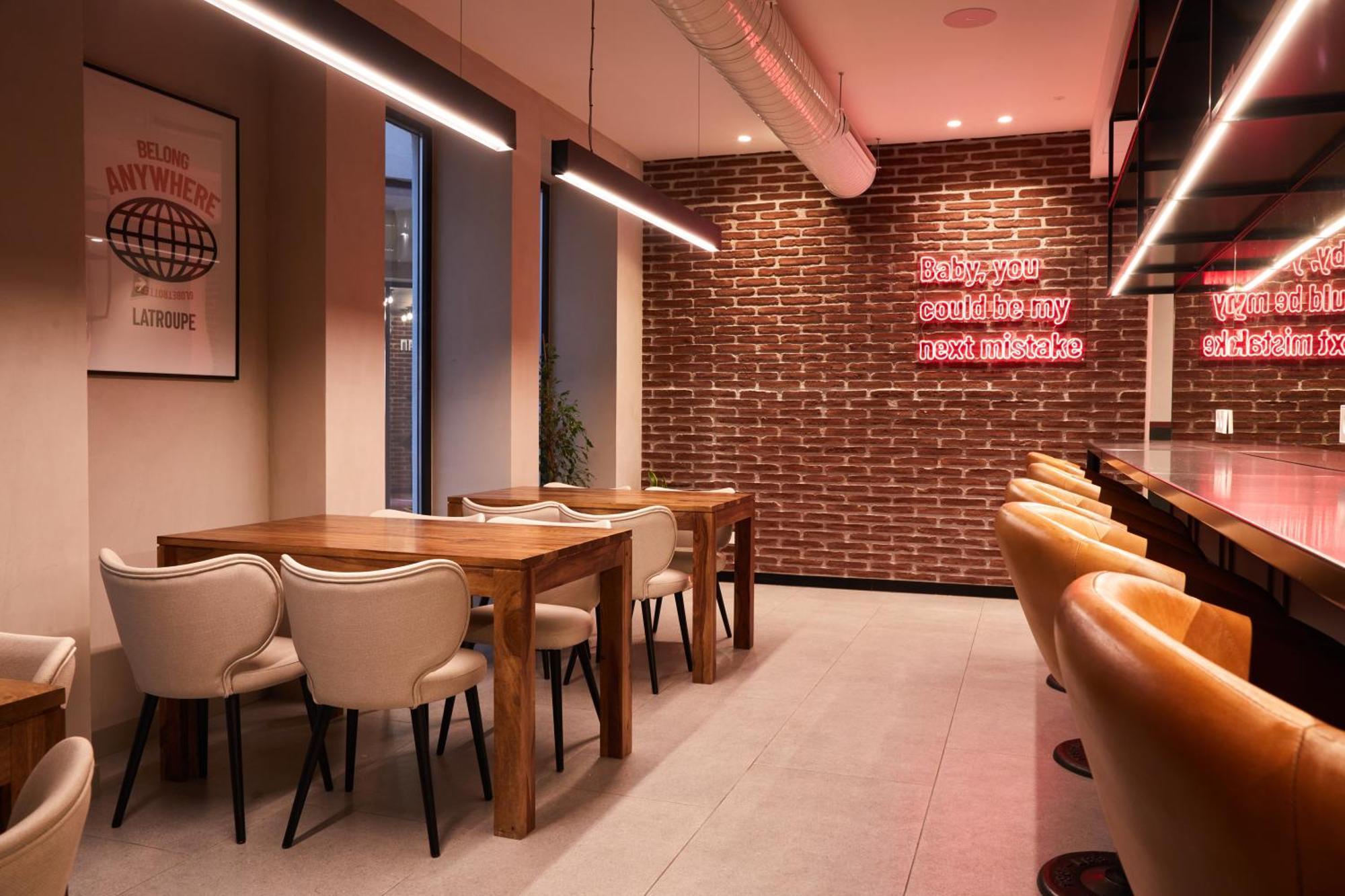 Latroupe Prado Hostel مدريد المظهر الخارجي الصورة