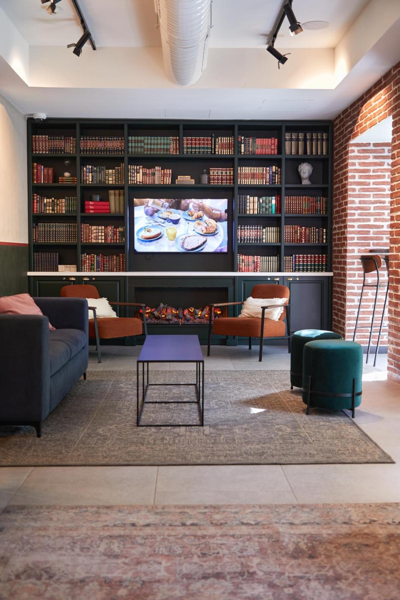 Latroupe Prado Hostel مدريد المظهر الخارجي الصورة