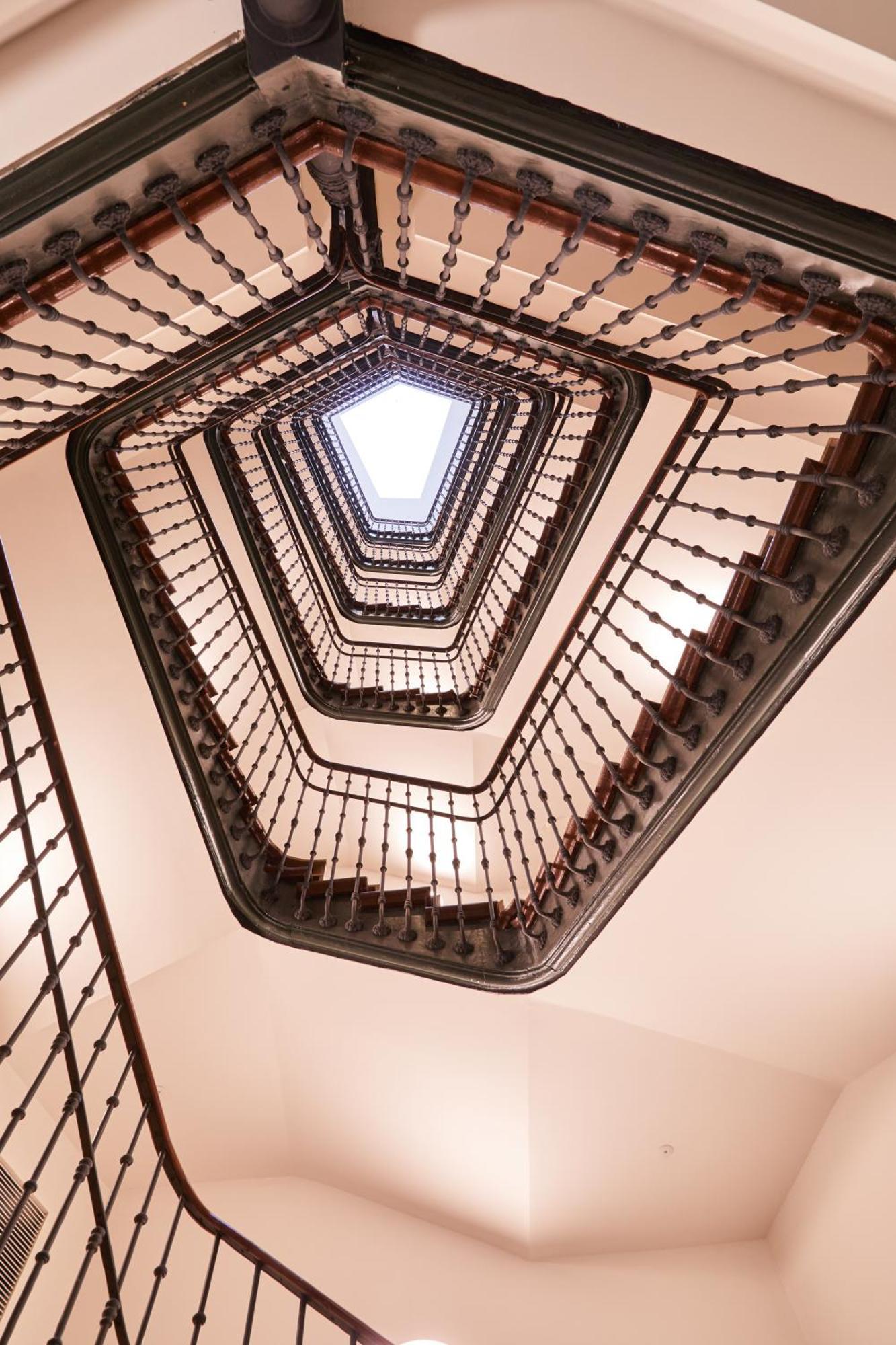 Latroupe Prado Hostel مدريد المظهر الخارجي الصورة